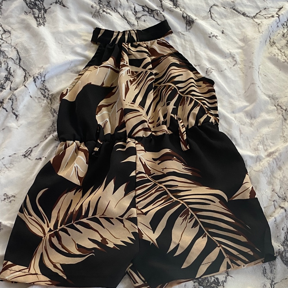SHEIN Black and Tan Leaf Print Kids Bodysuit
